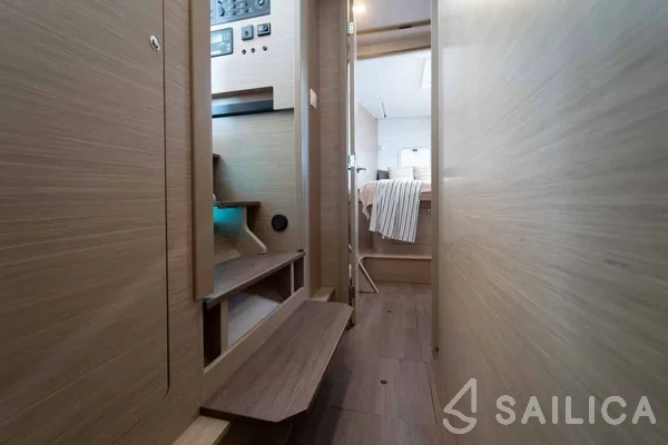Lagoon 42 - Yacht Charter Sailica