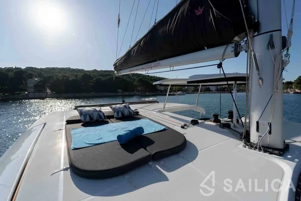 Lagoon 42 - Yacht Charter Sailica