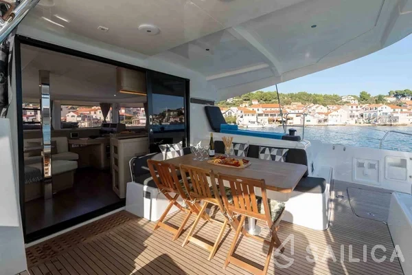 Lagoon 42 - Yacht Charter Sailica
