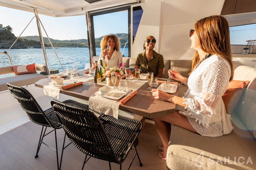 Bali 4.2 - Yacht Charter Sailica