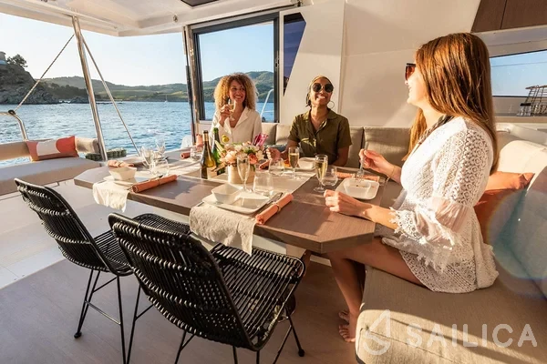 Bali 4.2 - Yacht Charter Sailica
