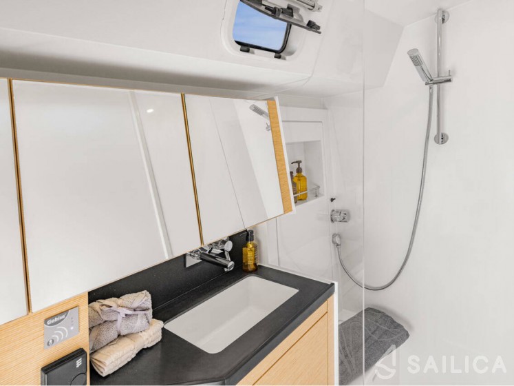 Hanse 460 - Yacht Charter Sailica