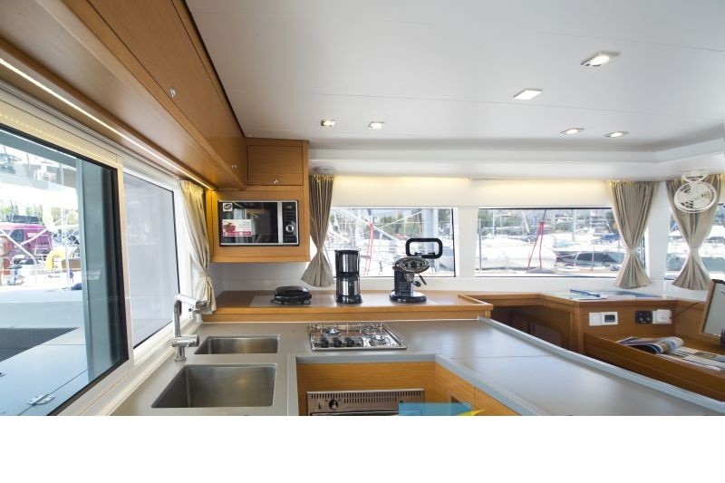 Lagoon 450  Flybridge - Yacht Charter Sailica