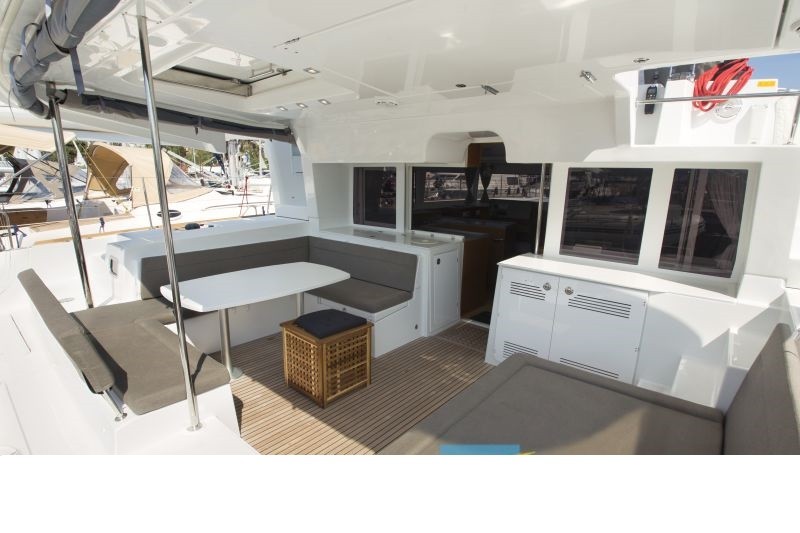 Lagoon 450  Flybridge - Yacht Charter Sailica