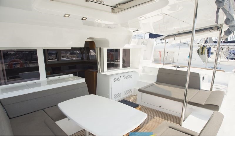 Lagoon 450  Flybridge - Yacht Charter Sailica