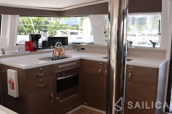 Bali 4.4 - Yacht Charter Sailica