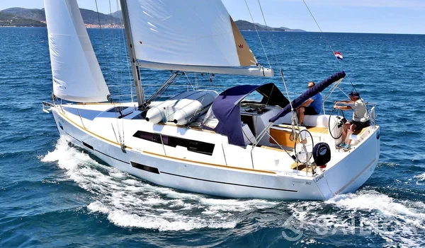 Dufour 382 GL - Yacht Charter Sailica