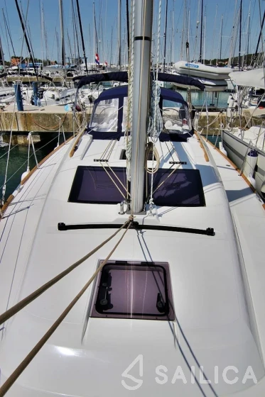 Dufour 382 GL - Yacht Charter Sailica