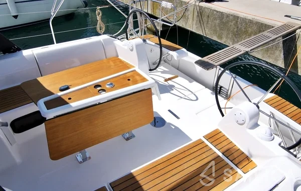 Dufour 382 GL - Yacht Charter Sailica