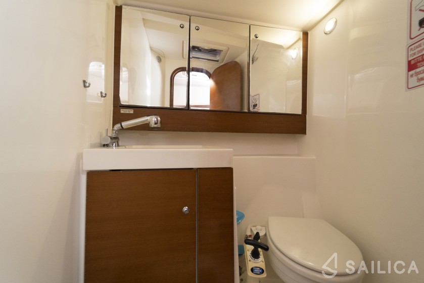 Dufour 405 GL - Yacht Charter Sailica