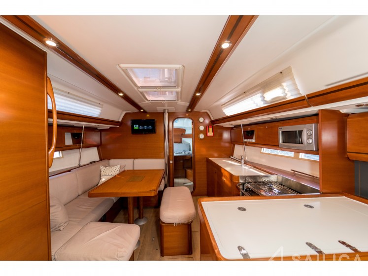 Dufour 405 GL - Yacht Charter Sailica