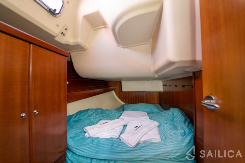Dufour 405 GL - Yacht Charter Sailica