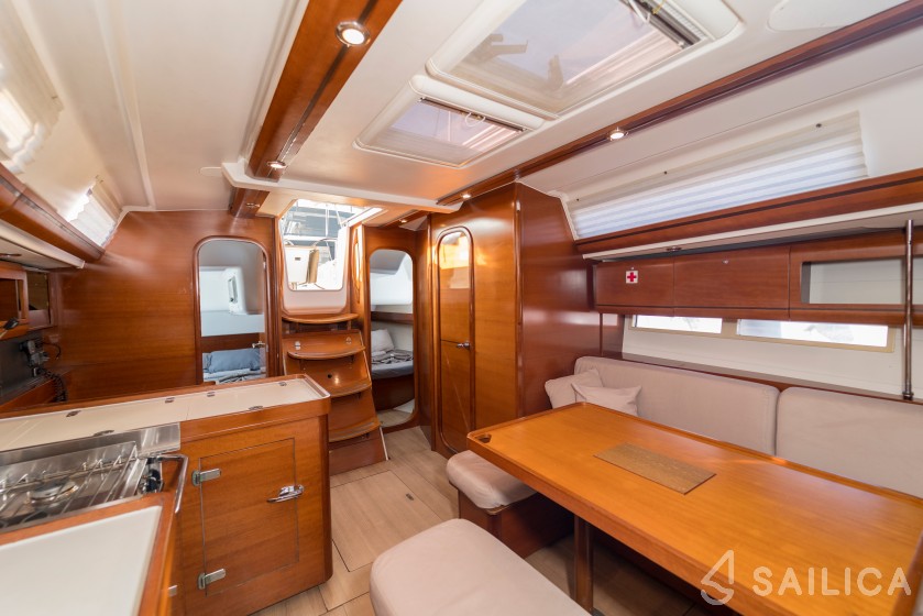 Dufour 405 GL - Yacht Charter Sailica