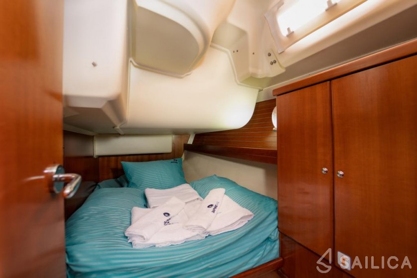 Dufour 405 GL - Yacht Charter Sailica