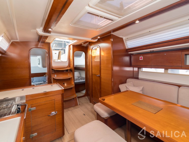 Dufour 405 GL - Yacht Charter Sailica