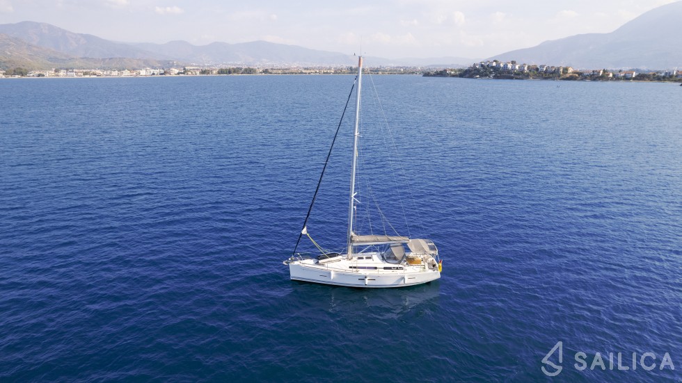 Dufour 405 GL - Yacht Charter Sailica