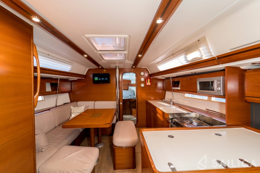 Dufour 405 GL - Yacht Charter Sailica