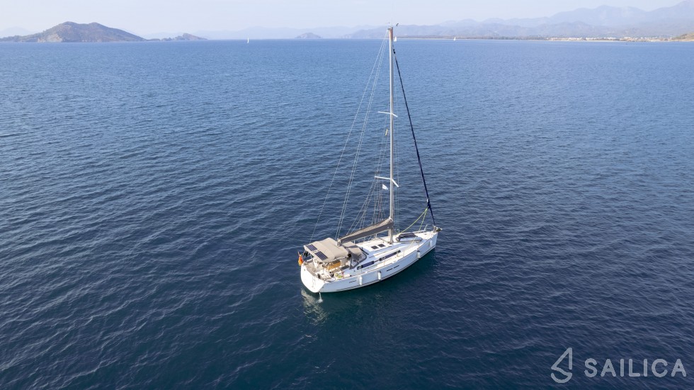 Dufour 405 GL - Yacht Charter Sailica