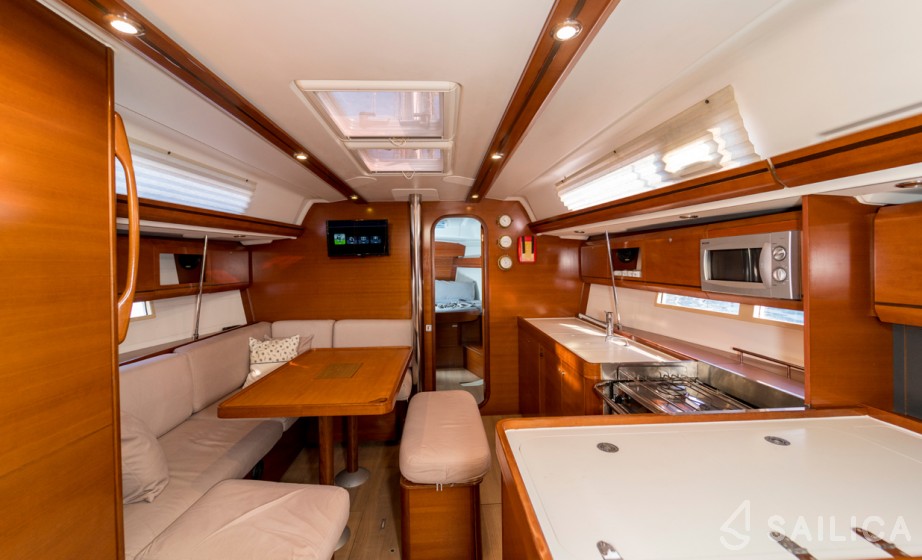 Dufour 405 GL - Yacht Charter Sailica