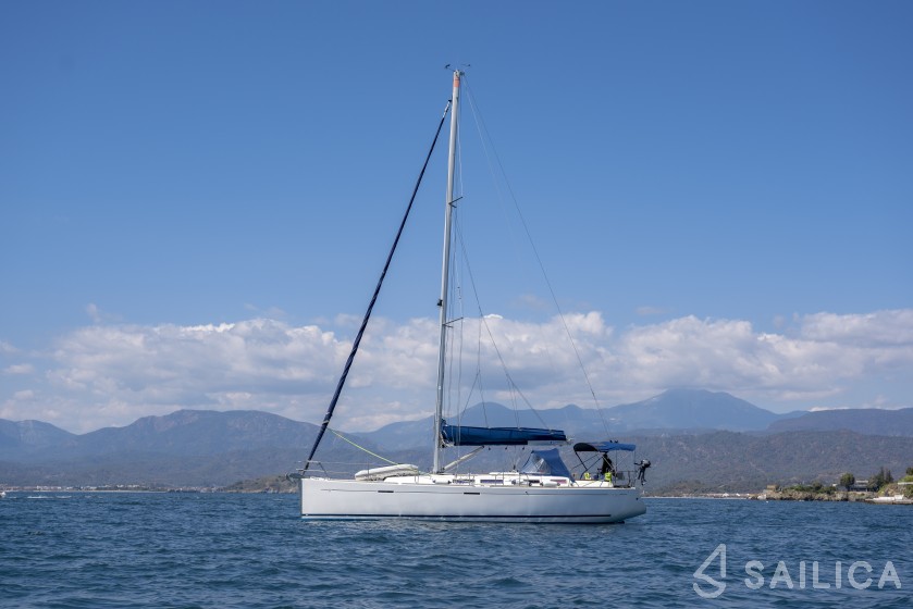 Dufour 425 Grand Large - Yacht Charter Sailica