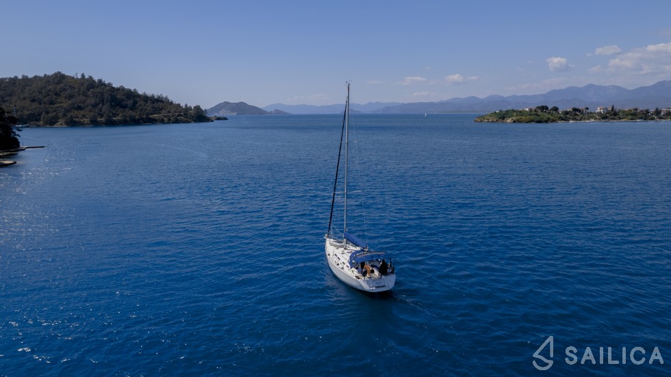 Dufour 425 Grand Large - Yacht Charter Sailica