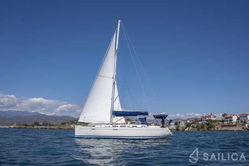 Dufour 425 Grand Large - Yacht Charter Sailica