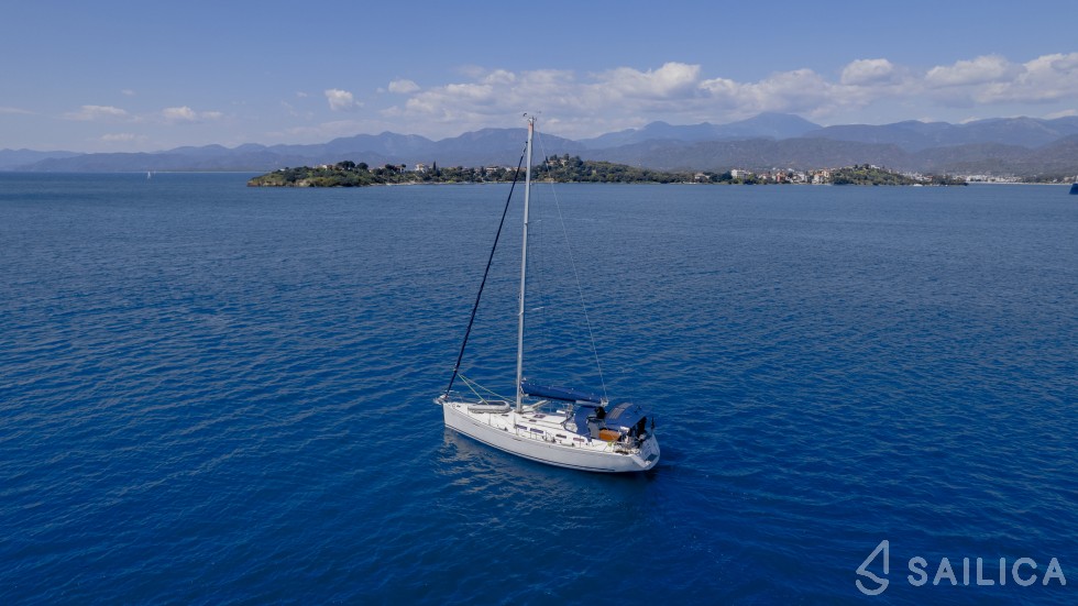 Dufour 425 Grand Large - Yacht Charter Sailica