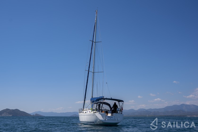 Dufour 425 Grand Large - Yacht Charter Sailica