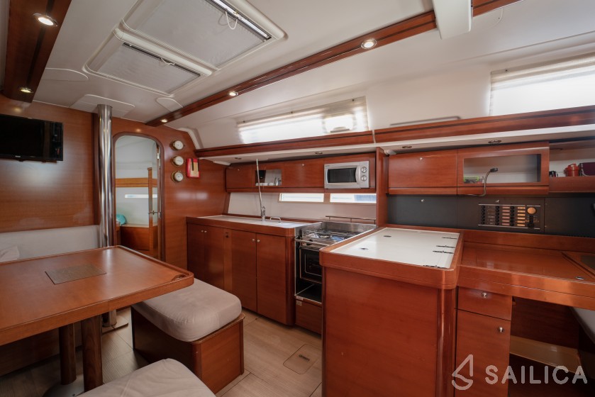 Dufour 425 Grand Large - Yacht Charter Sailica