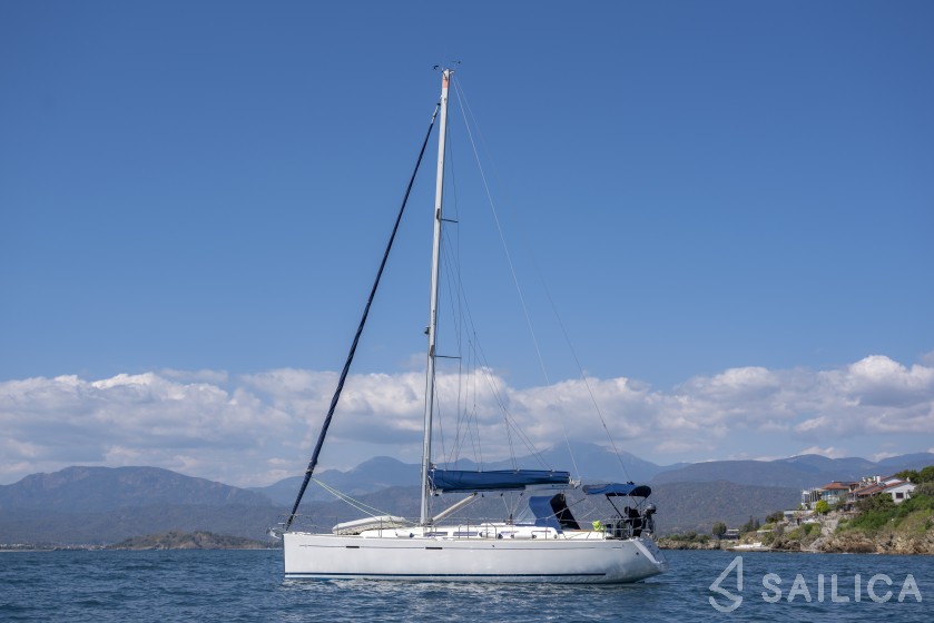 Dufour 425 Grand Large - Yacht Charter Sailica