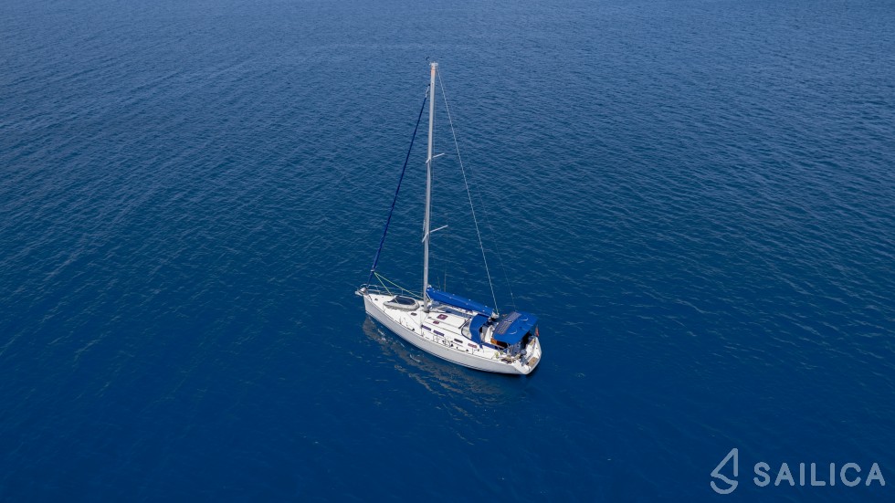 Dufour 425 Grand Large - Yacht Charter Sailica