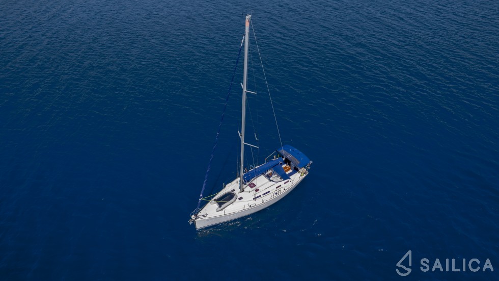 Dufour 425 Grand Large - Yacht Charter Sailica