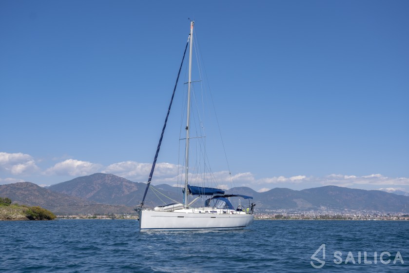 Dufour 425 Grand Large - Yacht Charter Sailica