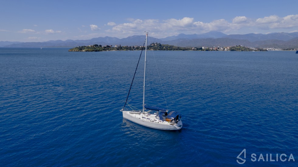 Dufour 425 Grand Large - Yacht Charter Sailica