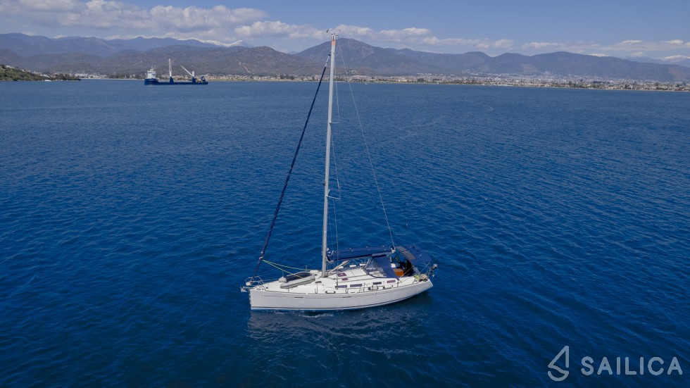 Dufour 425 Grand Large - Yacht Charter Sailica