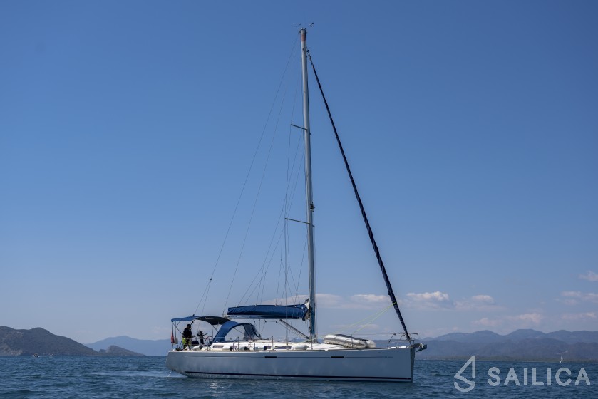 Dufour 425 Grand Large - Yacht Charter Sailica