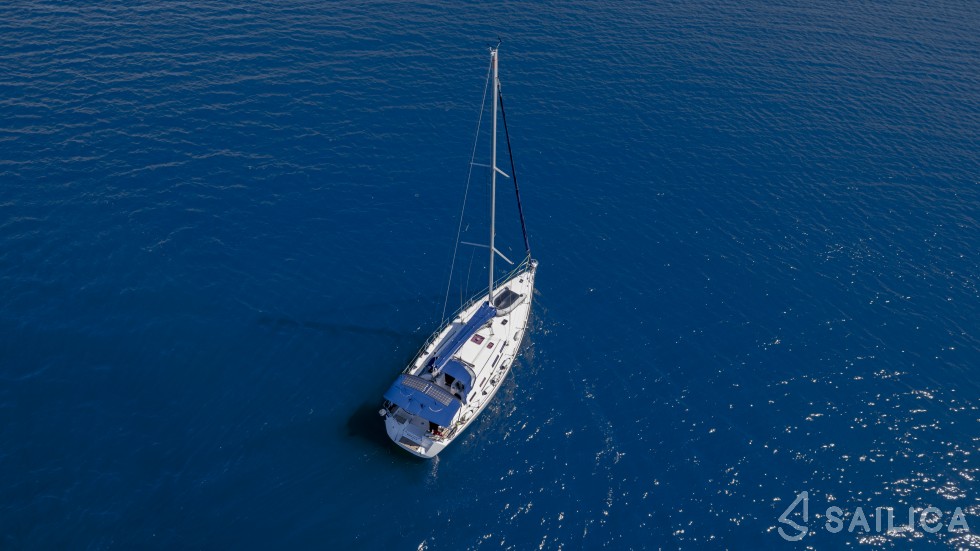 Dufour 425 Grand Large - Yacht Charter Sailica
