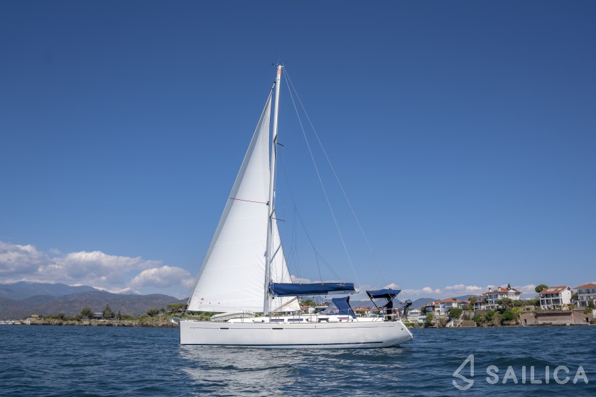 Dufour 425 Grand Large - Yacht Charter Sailica