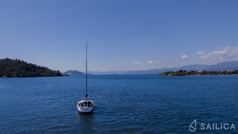 Dufour 425 Grand Large - Yacht Charter Sailica