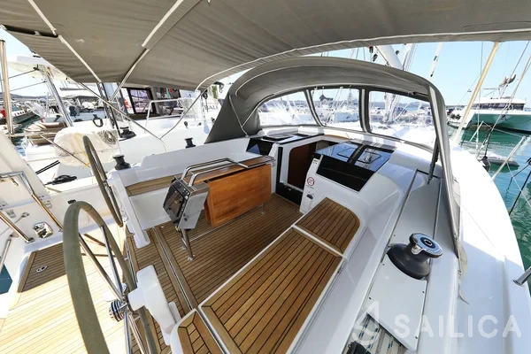 Hanse 418 - Yacht Charter Sailica