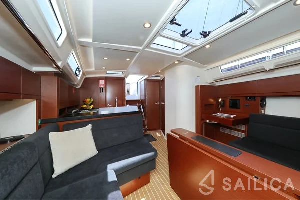 Hanse 418 - Yacht Charter Sailica
