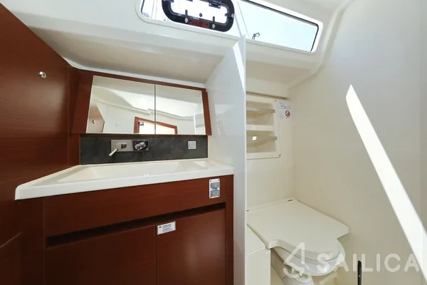 Hanse 418 - Yacht Charter Sailica