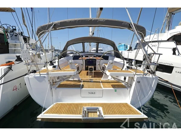 Hanse 418 - Yacht Charter Sailica