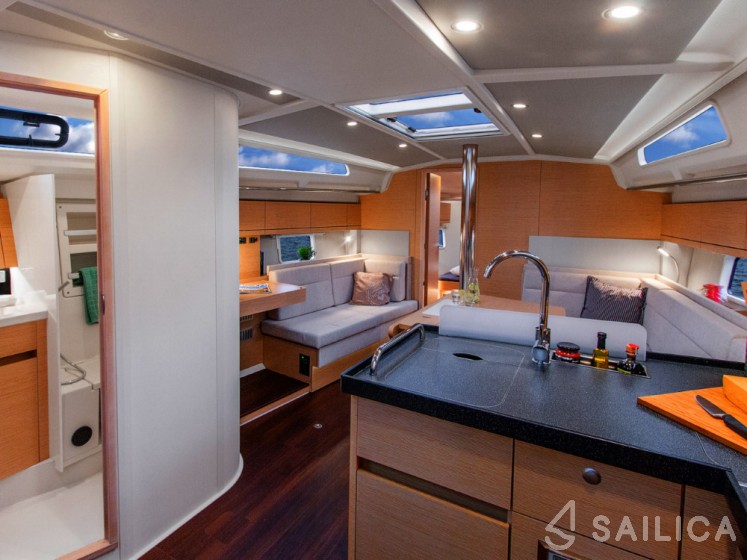 Hanse 418 - Yacht Charter Sailica