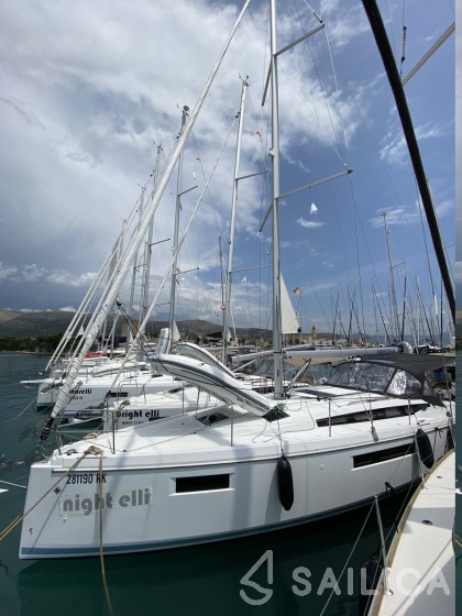 Sun Odyssey 410 - Yacht Charter Sailica