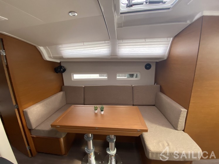 Sun Odyssey 410 - Yacht Charter Sailica