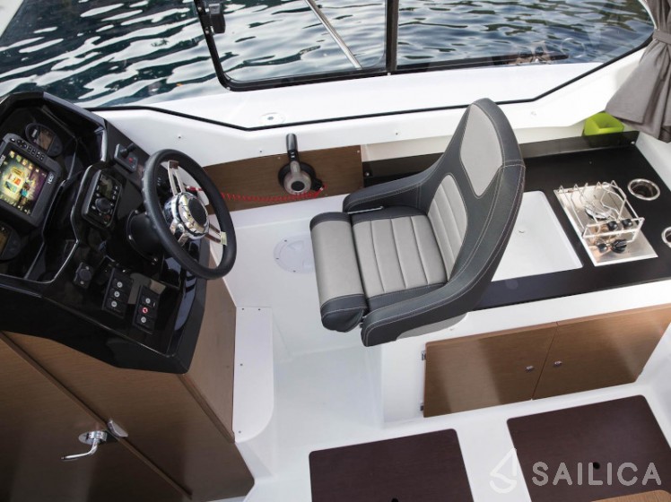 Merry Fisher 795 - Yacht Charter Sailica