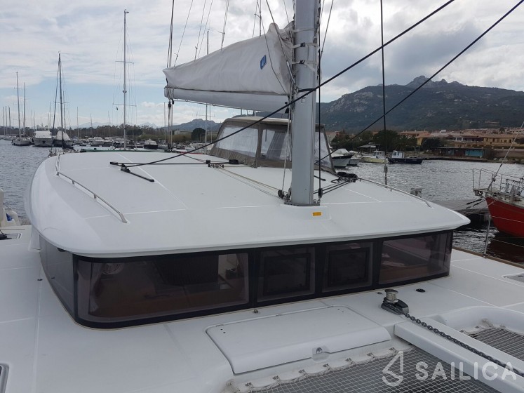 Lagoon 400 S2 - Yacht Charter Sailica