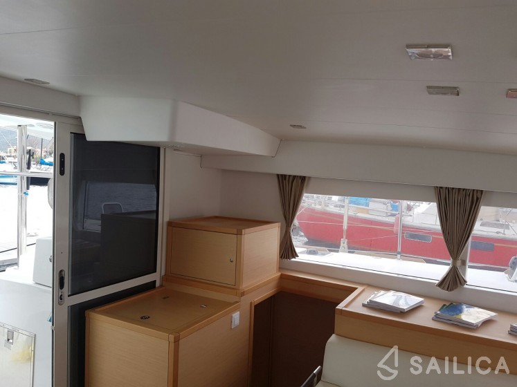 Lagoon 400 S2 - Yacht Charter Sailica