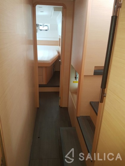 Lagoon 400 S2 - Yacht Charter Sailica